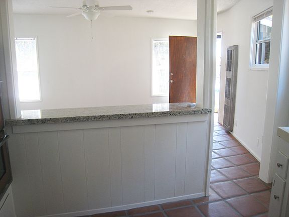 3rd image of 301 1/2 E Hyde Park Blvd