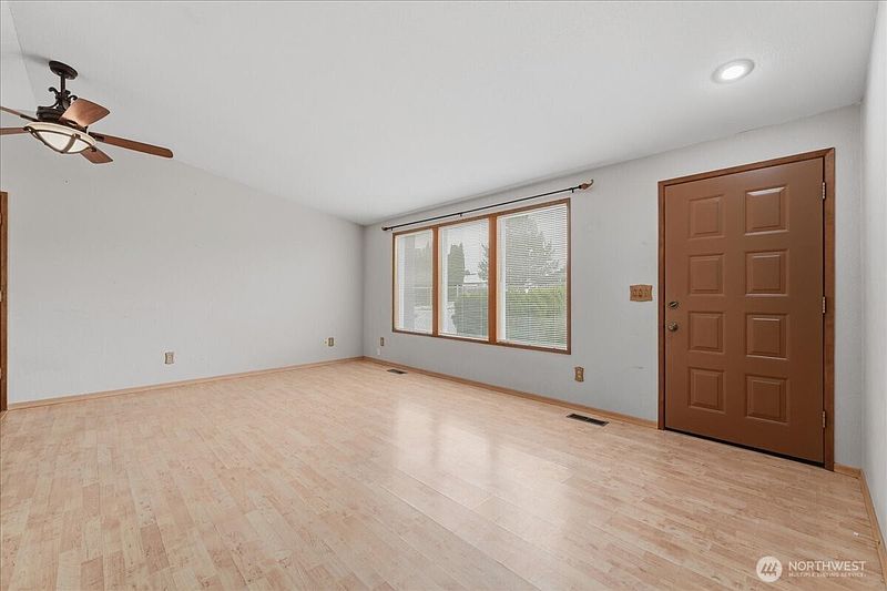 4th image of 403 Neptune Place