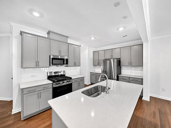 3rd image of 128 Tree Moss Ct