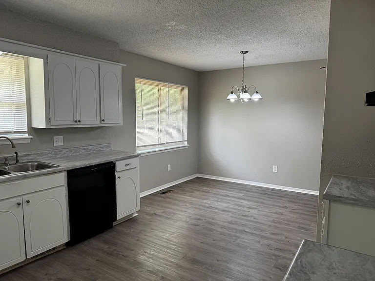 220 Bainbridge Rd — Photo 6