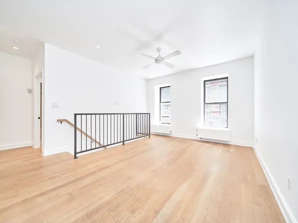 325 W 93rd St, New York, NY