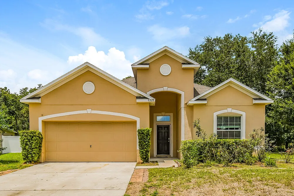 3 bed, 2.0 bath, 1792 sqft, $1,930 — Photo 1