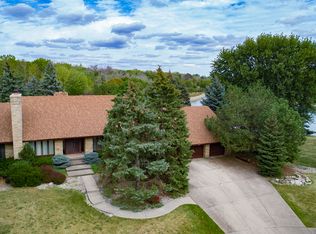 460 Ruskin Cir, Elk Grove Village, IL 60007