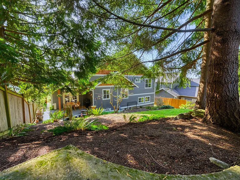 1230 Geneva Hills Rd — Photo 33