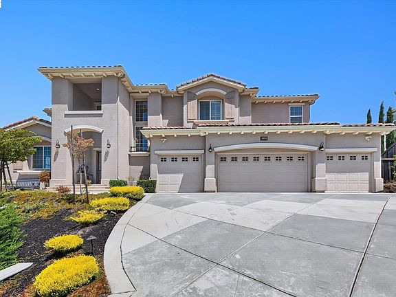 2nd image of 3182 Ashbourne Cir