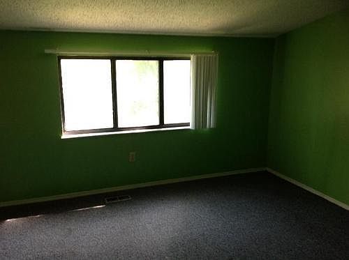 5th image of 1102 Village Circle Dr