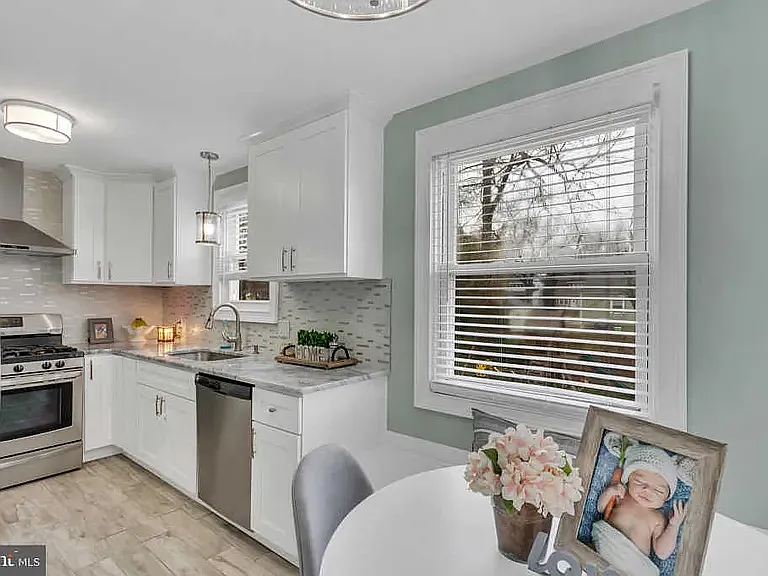 232 W Underwood Ave — Photo 4