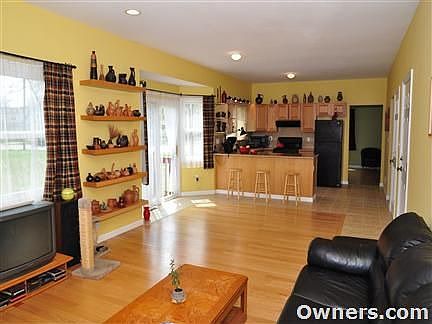 3rd image of 56 Gladstone Dr