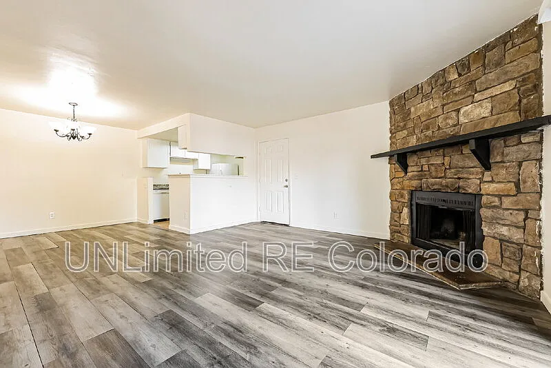 3 bed, 2.0 bath, 1147 sqft, $1,985 — Photo 3