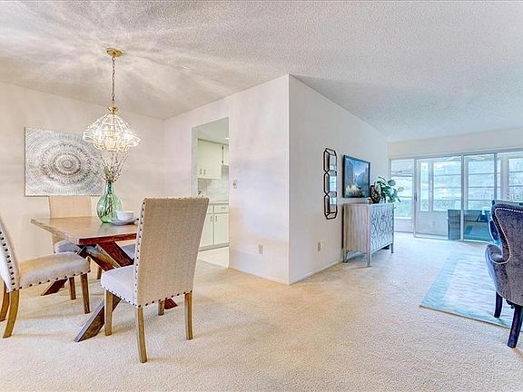 4th image of 954 Madrid Dr