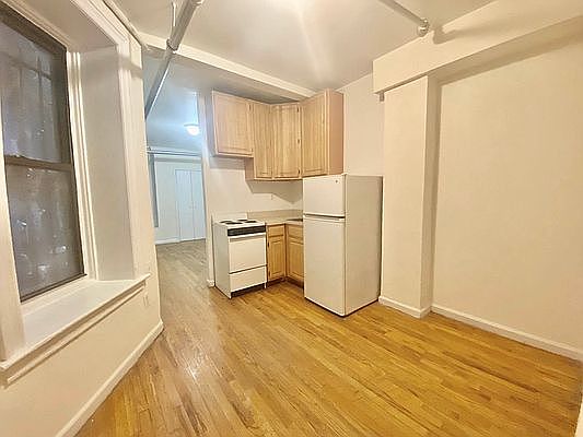 1st image of 19 Stuyvesant St #A1