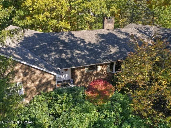 233 Wyndham Dr, Cresco, PA 18326