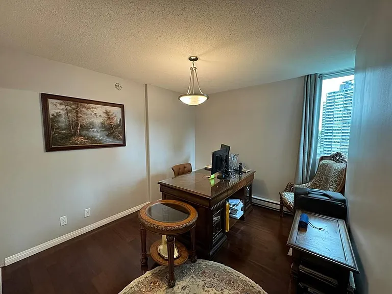 1328 W Pender St — Photo 16