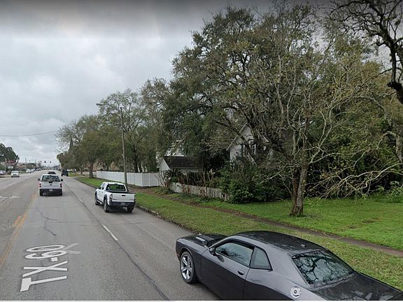 3rd image of 2517 Avenue F