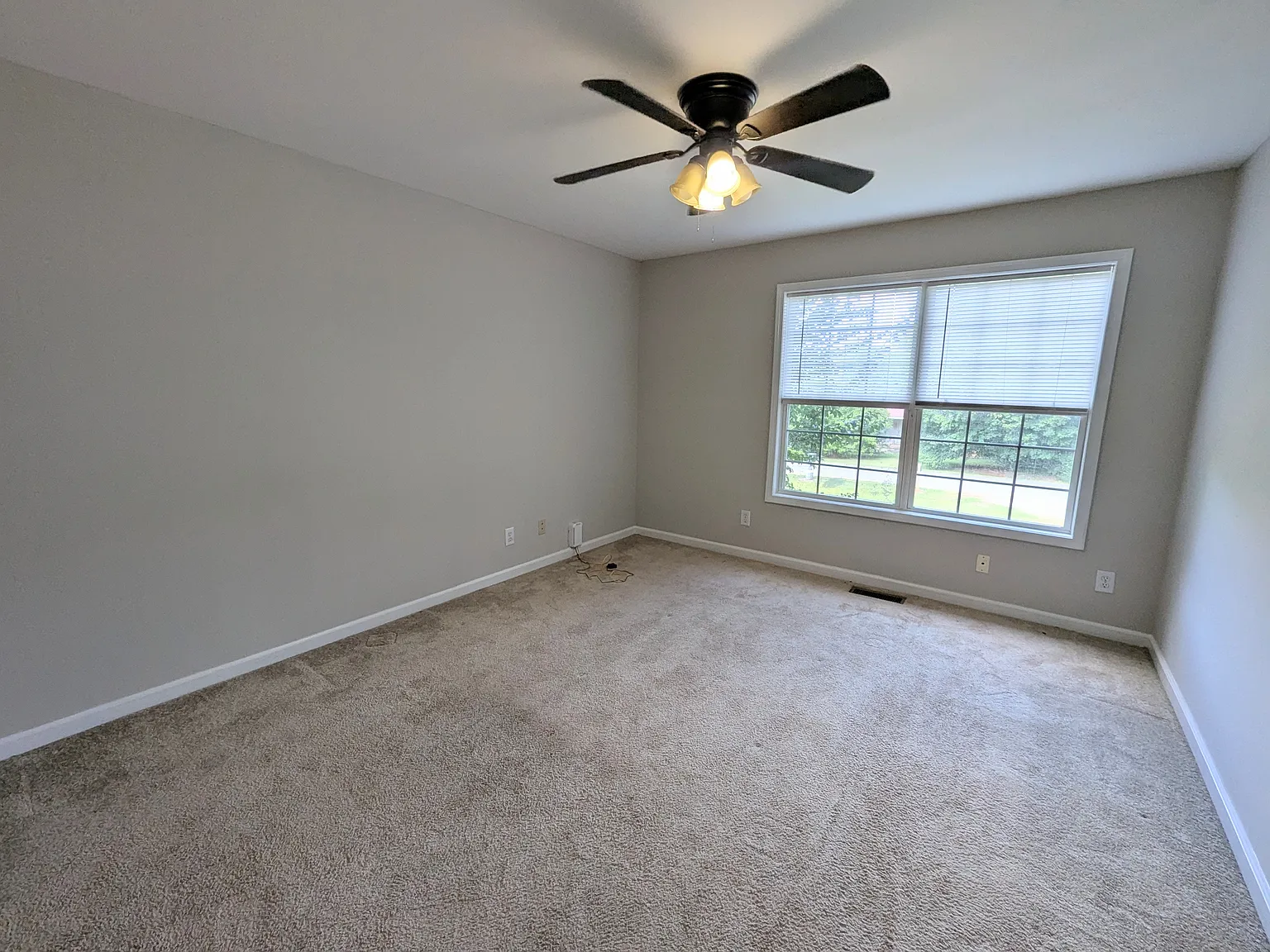 3 bed, 1200 sqft, $1,100 — Photo 4