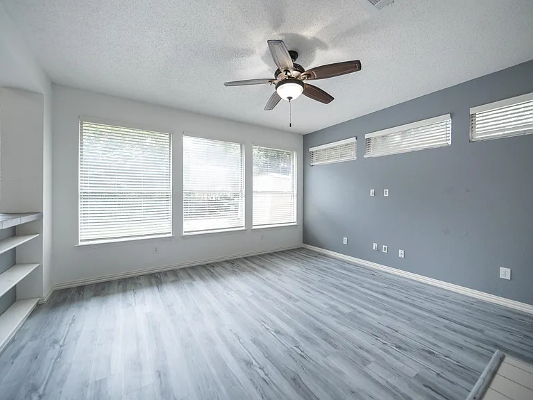 1812 Ingleside Dr — Photo 5