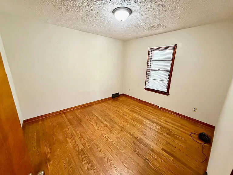 503 E Empire St — Photo 7