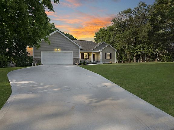 3rd image of 1649 Vista Ln