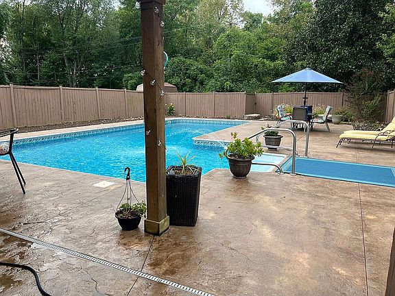 4th image of 4111 Pine Dr