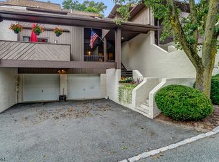 104 Barringer Ct, West Orange, NJ 07052