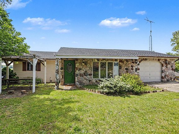 3rd image of 13703 Carefree Dr