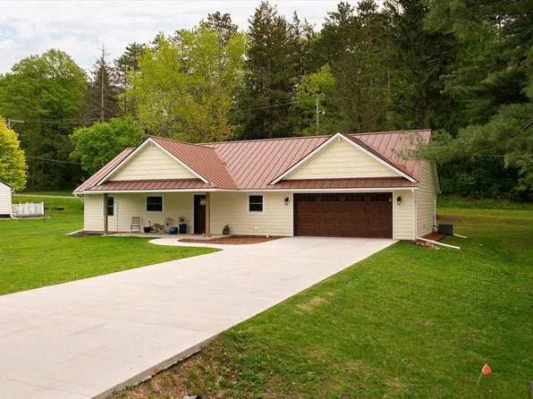 105 Greenbriar DRIVE, Westby, WI 54667