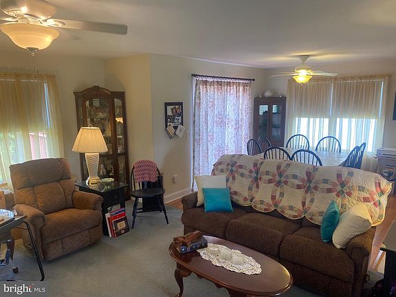 2nd image of 511 N Winding Brooke Dr