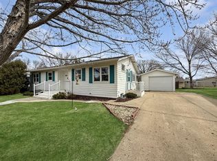 1833 7th St SW, Minot, ND 58701