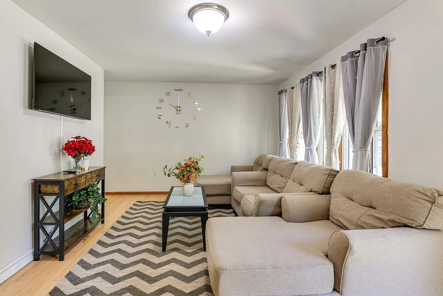 3 bed, 2.0 bath, 1528 sqft, $3,419 — Photo 1
