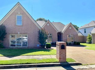 1095 Links View Ln W, Cordova, TN 38018