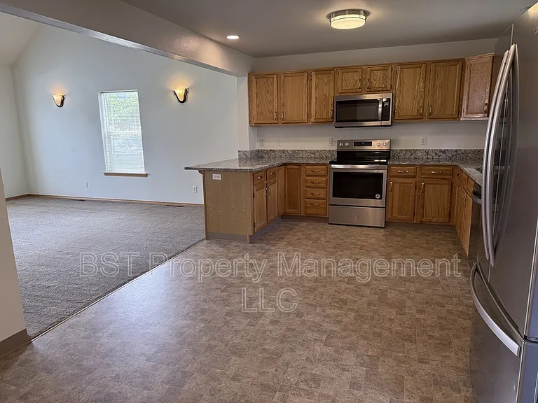 991 Mill St — Photo 7