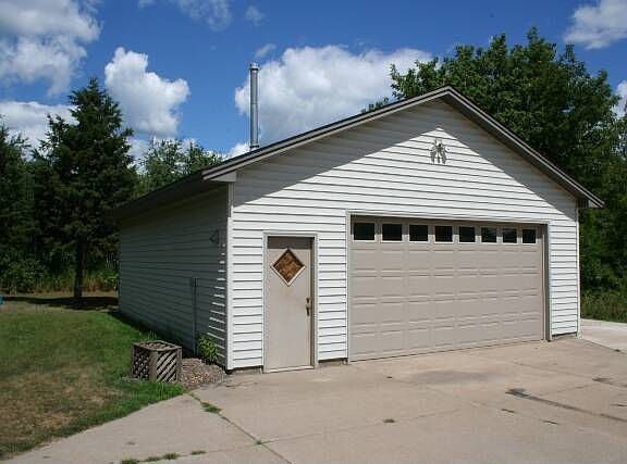 Detached garage