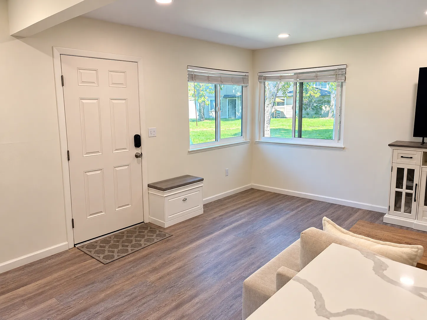 2 bed, 835 sqft, $3,200 — Photo 4