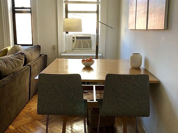 3rd image of 82 Washington Pl APT 5C