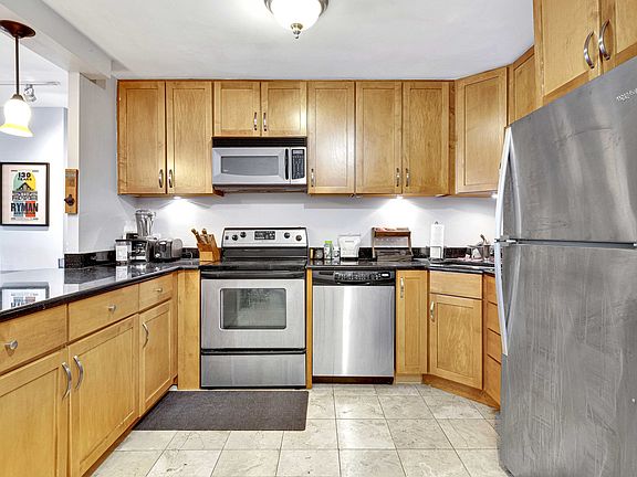 2nd image of 1660 N Lasalle St #205