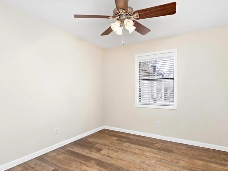 7811 Pecan Ln — Photo 9