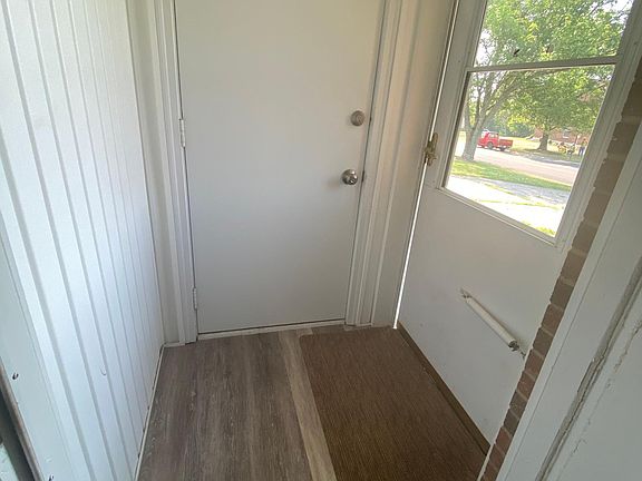 3rd image of 2334 Kewanna Ln