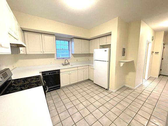 4th image of 420 Centre St Floor 2