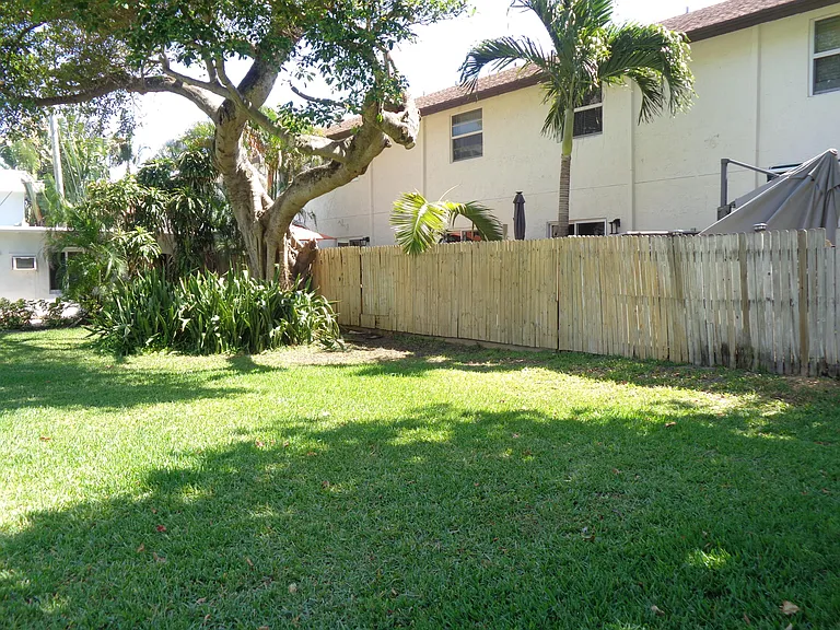 1917 NE 3rd St #103 — Photo 23