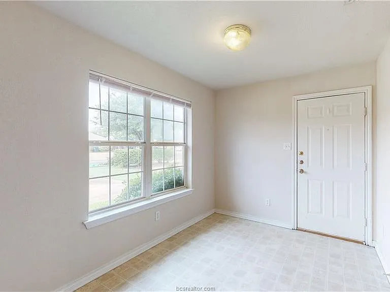 3746 Oldenburg Ln — Photo 7