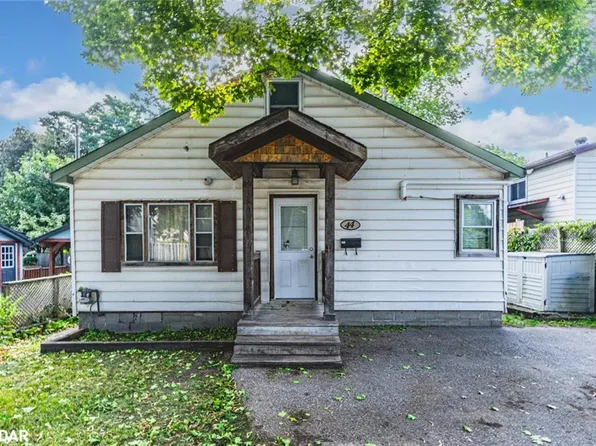 44 Centre St, Barrie, ON L4N 3L4