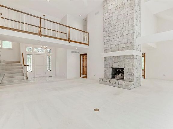 3rd image of 5713 N Woodhaven Ln