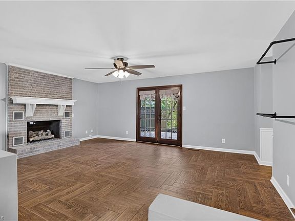 5th image of 3936 Creekview Dr