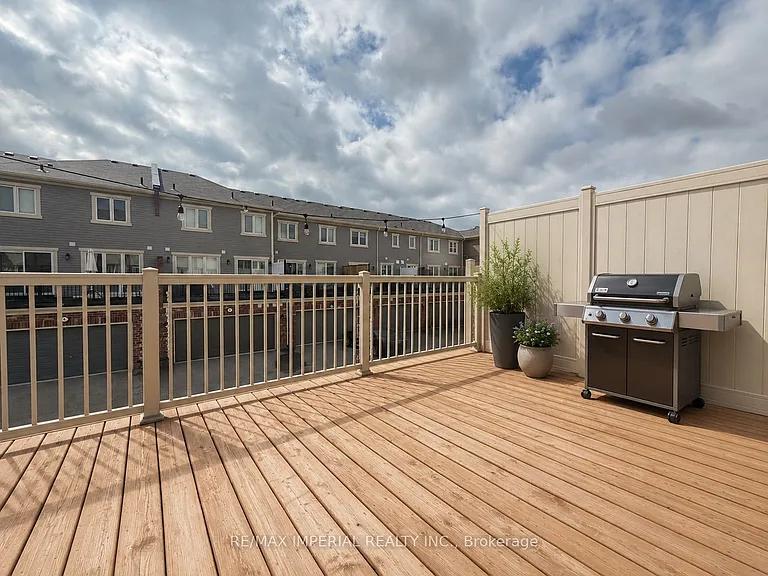 233 Remembrance Rd — Photo 20