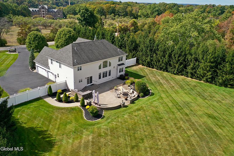 5th image of 691 Riverview Road
