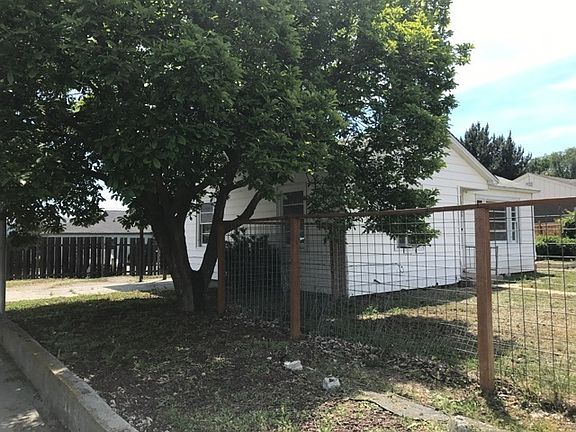 3rd image of 1025 Yale Ave
