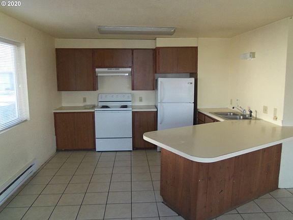 4th image of 925 S College Avenue College Pl