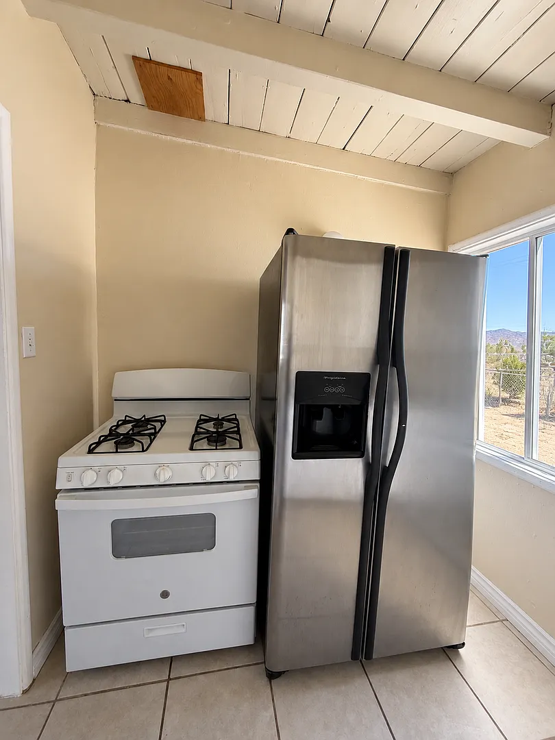 6637 Yucca Ave — Photo 4