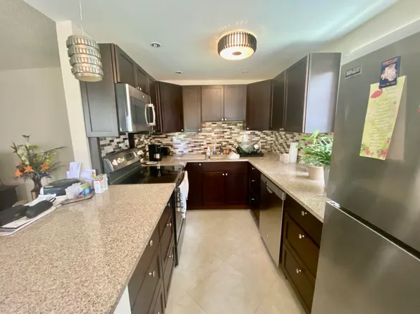 67 Burgundy Dr #B, Delray Beach, FL 33484