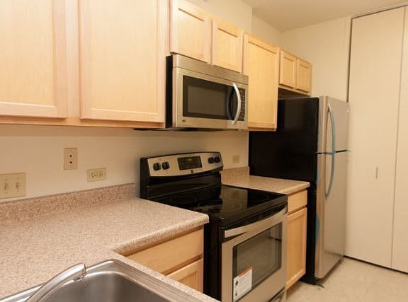 3rd image of 222 N Columbus Dr #6091